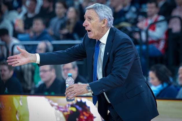 Cheftrainer Svetislav Pesic (FC Bayern Muenchen Basketball) gestikuliert, gibt Anweisunngen, FC Bayern Muenchen Basketball vs. Kosner Baskonia Vitoria-Gasteiz, Basketball, Maenner, Turkish Airlines EuroLeague, Regulaere Saison, Saison 2025 2026, 07.01.2026 Muenchen Bayern Deutschland