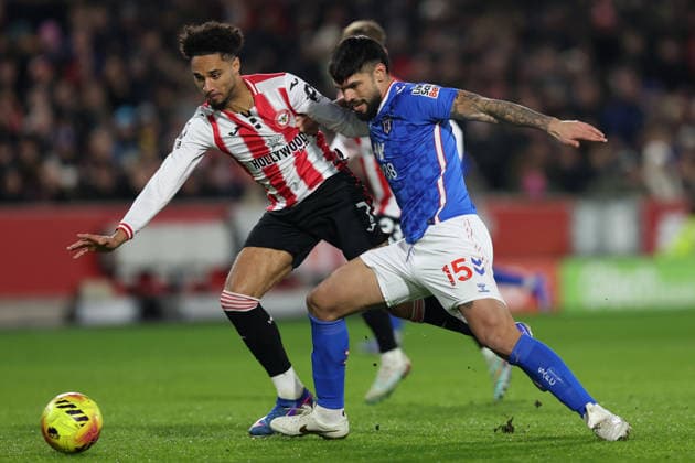 Brentford v Sunderland 07 January 2026, London - Premier League Football - Brentford v Sunderland - Kevin Schade of Brentfordis challenged by Omar Alderete of Sunderland - Photo: Charlotte Wilson Offside. London UK Copyright: xCharlottexWilsonx xOffsidexOffside