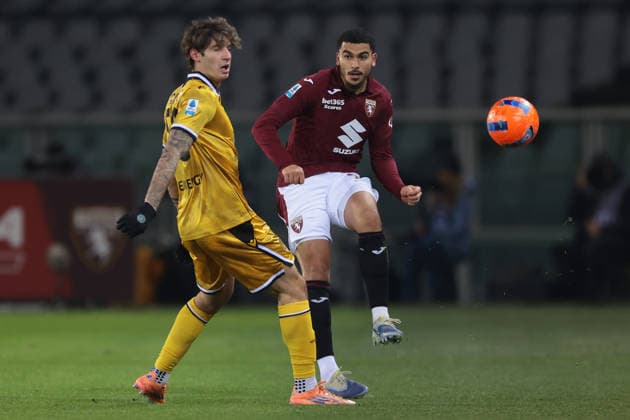 Turin, Italy, 7th January 2026. Zakaria Aboukhlal of Torino FC passes the ball as Alessandro Zanoli of Udinese Calcio looks on during the Torino vs Udinese Serie A match at Stadio Grande Torino, Turin. Picture credit should read: Jonathan Moscrop Sportimage EDITORIAL USE ONLY. No use with unauthorised audio, video, data, fixture lists, club league logos or live services. Online in-match use limited to 120 images, no video emulation. No use in betting, games or single club league player publications. SPI_011_JM_TORO_UDINESE_ SPI-4408-0011