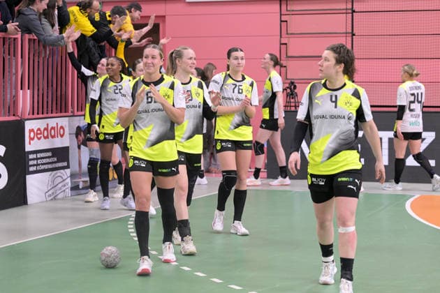 die Spielerinnen des BVB Borussia Dortmund Handball bedanken sich bei den Fans TusSies Metzingen vs. BVB Borussia Dortmund Handball, Handball, Alsco HBF, 12.Ligaspieltag, Saison 2025 2026, 07.01.2026 TusSies Metzingen vs. BVB Borussia Dortmund Handball, Handball, Alsco HBF, 12.Ligaspieltag, Saison 2025 2026, 07.01.2026 Tuebingen Copyright: xEibner-Pressefoto TobiasxBaurx EP_TBR