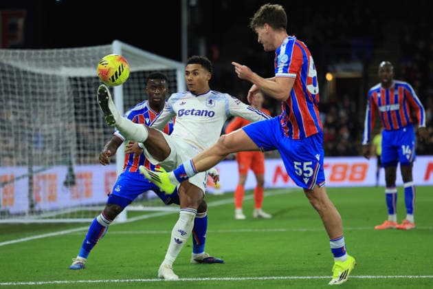 Crystal Palace v Aston Villa, Premier League Aston Villa forward Oil Watkins (11) comes under pressure from Crystal Palace defender Marc Guehi (6) during the Premier League match between Crystal Palace and Aston Villa at Selhurst Park, London, UK on 7 January 2026. London Selhurst Park Greater London UK Editorial use only DataCo restrictions apply See www.football-dataco.com , Copyright: xSimonxRoex PSI-23539-0025