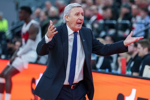 Enttaeuschung, Frust, Veraergerung bei Cheftrainer Svetislav Pesic (FC Bayern Muenchen Basketball), FC Bayern Muenchen Basketball vs. Kosner Baskonia Vitoria-Gasteiz, Basketball, Maenner, Turkish Airlines EuroLeague, Regulaere Saison, Saison 2025 2026, 07.01.2026 Muenchen Bayern Deutschland