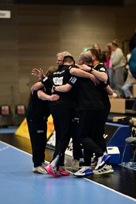 Handball I Frauen I Saison 2025-2026 I 1. HBF I 12. Spieltag I Buxtehuder SV - HSG Blomberg-Lippe I 07.01.2026 Jubel, Begeisterung, Enthusiasmus, Euphorie, Freude, Glücksgefühl, Heiterkeit bei: HSG Blomberg-Lippe Staff und Trainerteam Steffen Birkner Buxtehude Halle Nord Niedersachsen Deutschland Copyright: xLobeca FelixxSchlikisx