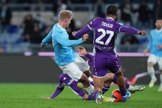 Lazio™s Gustav Isaksen Fiorentina s Cher Ndour during the Serie A EniLive soccer match between Lazio and Fiorentina at the Rome s Olympic stadium, Italy - Wednesday January 7, 2026 - Soccer ( Photo by Alfredo Falcone LaPresse )  Copyright: xAlfredoxFalcone LaPressex