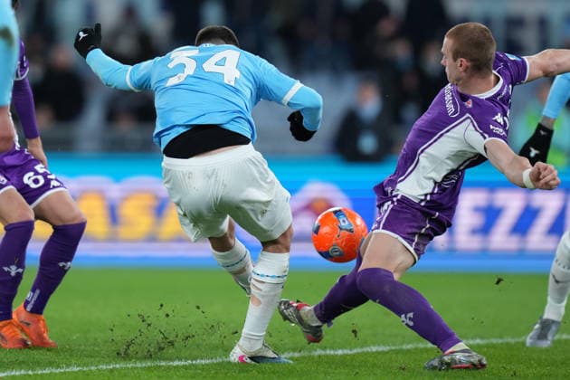Lazio™s Mario Gila Fiorentina s Pietro Comuzzo during the Serie A EniLive soccer match between Lazio and Fiorentina at the Rome s Olympic stadium, Italy - Wednesday January 7, 2026 - Soccer ( Photo by Alfredo Falcone LaPresse )  Copyright: xAlfredoxFalcone LaPressex