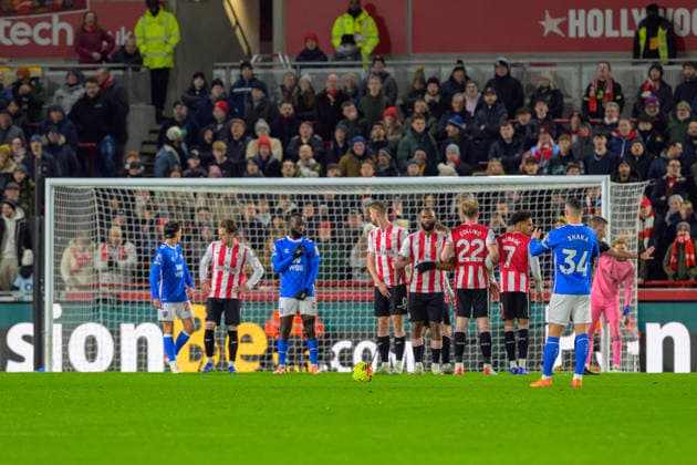 Granit Xhaka (34 Sunderland) waiting to take free kick during the Premier League game between Brentford vs Sunderland at Gtech Community Stadium in London , England . (Photo by Keeran Marquis Sports Press Photo SPP) Copyright: xKeeranxMarquis SPPx Sportspressphoto_SPR79378