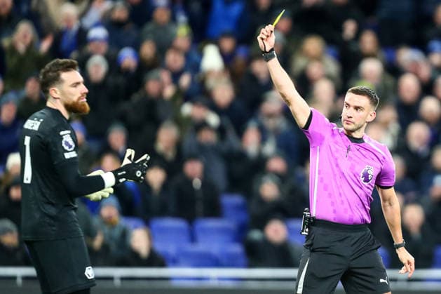 Everton v Wolverhampton Wanderers, Premier League Referee Tom Kirk shows a yellow card to Jose Sa, Goalkeeper of Wolverhampton Wanderers during the Everton v Wolverhampton Wanderers Premier League match at the Hill Dickinson Stadium, Liverpool, England on 7 January 2026 Credit: Luke Williams Every Second Media Editorial use only. All images are copyright Every Second Media Limited. No images may be reproduced without prior permission. All rights reserved. Premier League and Football League images are subject to licensing agreements with Football DataCo Limited. see https: www.football-dataco.com Copyright: xIMAGO EveryxSecondxMediax ESM-1741-0027 LukexWilliamsx xEveryxSecondxMediax