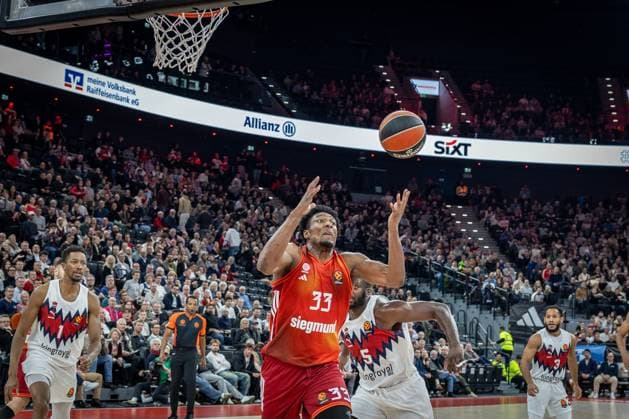 David McCormack 33 (FC Bayern Muenchen Basketball) in Aktion, FC Bayern Muenchen Basketball vs. Kosner Baskonia Vitoria-Gasteiz, Basketball, Maenner, Turkish Airlines EuroLeague, Regulaere Saison, Saison 2025 2026, 07.01.2026 Muenchen Bayern Deutschland