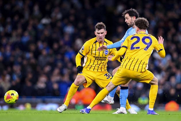 Manchester City v Brighton & Hove Albion, Premier League Bernardo Silva of Manchester City plays the ball out wide during the Manchester City v Brighton & Hove Albion Premier League match at the Etihad Stadium, Manchester, England on 7 January 2026 Credit: Ryan Crockett Every Second Media Editorial use only. All images are copyright Every Second Media Limited. No images may be reproduced without prior permission. All rights reserved. Premier League and Football League images are subject to licensing agreements with Football DataCo Limited. see https: www.football-dataco.com Copyright: xIMAGO EveryxSecondxMediax ESM-1739-0031 RyanxCrockettx xEveryxSecondxMediax