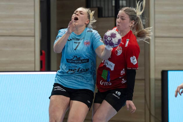 Handball Bundesliga Frauen, Saison 2025 2026 SV Union Halle-Neustadt vs.Thüringer HC Halle, Deutschland 07.Januar 2026: Im Bild:v. li. im Zweikampf Lotta Heider (Thueringer HC) und Viktoria Marksteiner (Halle) Halle Saale SWH Arena Sachsen-Anhalt Deutschland