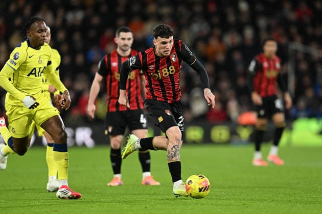 Bournemouth v Tottenham Hotspur, Premier League Alex Jimenez (20) of AFC Bournemouth on the attack during the Premier League match between Bournemouth and Tottenham Hotspur at the Vitality Stadium, Bournemouth, UK on 7 January 2026. Bournemouth Vitality Stadium Dorset UK Editorial use only DataCo restrictions apply See www.football-dataco.com , Copyright: xGrahamxHuntx PSI-23541-0085