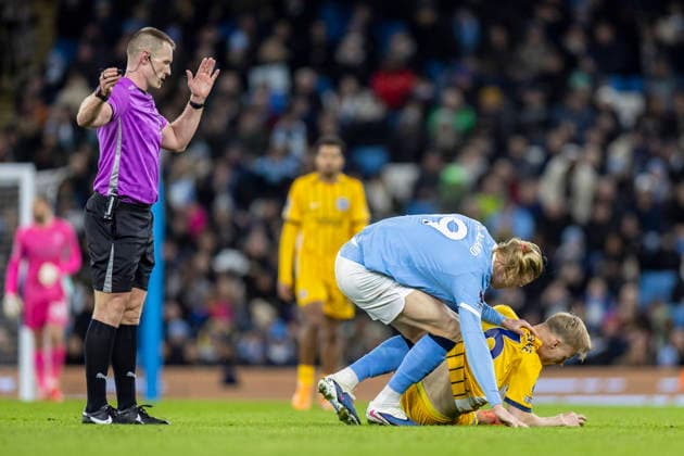 7th January 2026; Etihad Stadium, Manchester, Lancashire, England; Premier League Football, Manchester City versus Brighton and Hove Albion; Erling Haland of Manchester City is tackled by Jan Paul van Heckle of Brighton  TimxWilliams Content restricted for UK based newspaper
