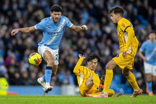 7th January 2026; Etihad Stadium, Manchester, Lancashire, England; Premier League Football, Manchester City versus Brighton and Hove Albion; Matheus Nunes of Manchester City is tackled by Kaoru Mitoma of Brighton  TimxWilliams Content restricted for UK based newspaper