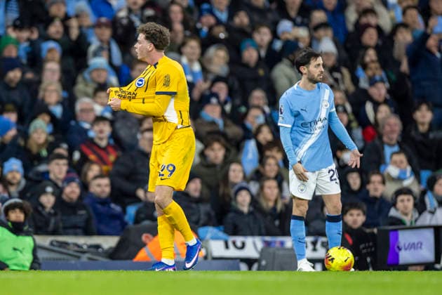 7th January 2026; Etihad Stadium, Manchester, Lancashire, England; Premier League Football, Manchester City versus Brighton and Hove Albion; Maxim De Cuyper of Brighton protests to the linesman that his shirt was pulled  TimxWilliams Content restricted for UK based newspaper