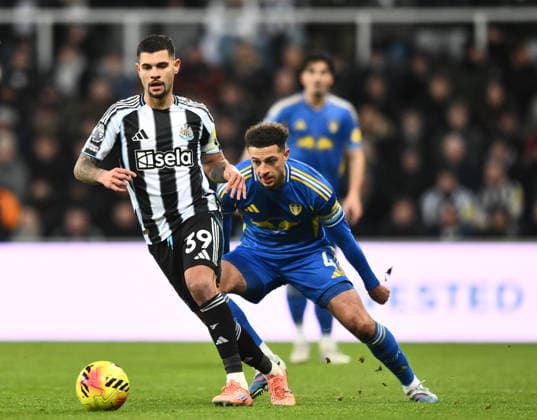 Bruno Guimaraes of Newcastle United (left) Copyright: xRichardxLee SportsxPressxPhotox Sportspressphoto_SPR79395