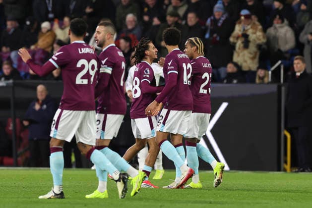 Burnley v Manchester United, ManU Premier League Burnley defender Bashir Humphreys (12) celebrates goal 1-0, own goal scored by Manchester United defender Ayden Heaven (26) during the Burnley v Manchester United Premier League match at Turf Moor, Burnley, England on 7 January 2026 Credit: Phil Duncan Every Second Media Editorial use only. All images are copyright Every Second Media Limited. No images may be reproduced without prior permission. All rights reserved. Premier League and Football League images are subject to licensing agreements with Football DataCo Limited. see https: www.football-dataco.com Copyright: xIMAGO EveryxSecondxMediax ESM-1738-0027 PhilxDuncanx xEveryxSecondxMediax