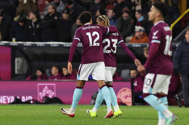 Burnley v Manchester United, ManU Premier League Burnley defender Bashir Humphreys (12) celebrates goal 1-0, own goal scored by Manchester United defender Ayden Heaven (26) during the Burnley v Manchester United Premier League match at Turf Moor, Burnley, England on 7 January 2026 Credit: Phil Duncan Every Second Media Editorial use only. All images are copyright Every Second Media Limited. No images may be reproduced without prior permission. All rights reserved. Premier League and Football League images are subject to licensing agreements with Football DataCo Limited. see https: www.football-dataco.com Copyright: xIMAGO EveryxSecondxMediax ESM-1738-0028 PhilxDuncanx xEveryxSecondxMediax