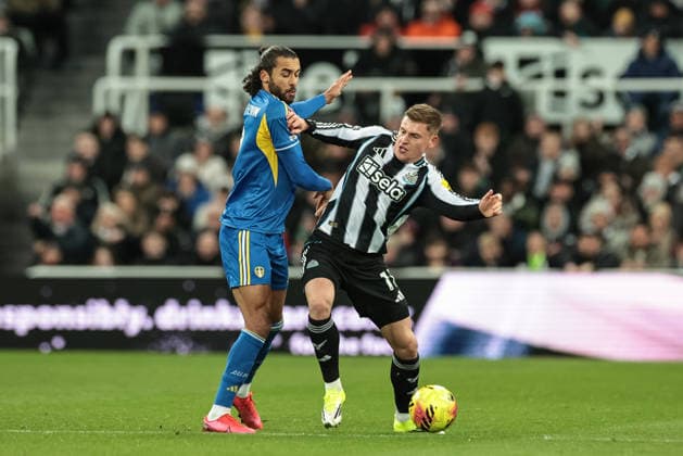 Premier League Newcastle United v Leeds United Harvey Barnes of Newcastle Untied holds off Dominic Calvert-Lewin of Leeds United during the Premier League match Newcastle United vs Leeds United at St. James s Park, Newcastle, United Kingdom, 7th January 2026 (Photo by Mark Cosgrove News Images) Newcastle St. James s Park Tyne and Wear United Kingdom Copyright: xMarkxCosgrove NewsxImagesx