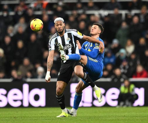 Joelinton of Newcastle United and Ethan Impede of Leeds United Copyright: xRichardxLee SportsxPressxPhotox Sportspressphoto_SPR79407