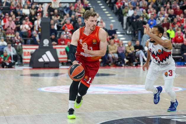 Andreas Obst (FC Bayern Basketball, 13) mit Markquis Nowell (Baskonia Vitoria-Gasteiz, 03), GER, FC Bayern Basketball vs. Kosner Baskonia Vitoria-Gasteiz, Basketball, Euroleague, 20. Spieltag, Saison 2025 2026, 07.01.2026, GER, FC Bayern Basketball vs. Kosner Baskonia Vitoria-Gasteiz, Basketball, Euroleague, 20. Spieltag, Saison 2025 2026, 07.01.2026 Muenchen Copyright: xEibner-Pressefoto JennixMaulx EP_JML