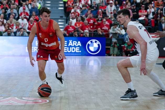Neno Dimitrijevic 0 (FC Bayern) in Aktion gegen Rodions Kurucs 7 (Kosner Baskonia Vitoria-Gasteiz). FC Bayern Muenchen Basketball vs. Kosner Baskonia Vitoria-Gasteiz, Basketball, Maenner, Turkish Airlines EuroLeague, Regulaere Saison, Saison 2025 2026, 07.01.2026 Muenchen Bayern Deutschland