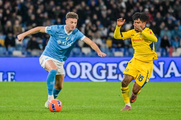 2026-01-07 SSC Napoli v Hellas Verona - Italian Serie A Enilive NAPLES, ITALY - JANUARY 7: Amir Rrahmani of SSC Napoli, Gift Orban of Hellas Verona during the Italian Serie A Enilive match between SSC Napoli and Hellas Verona at Stadio Diego Armando Maradona on January 7, 2026 in Naples, Italy. Naples Stadio Diego Armando Maradona Italy Content not available for redistribution in The Netherlands directly or indirectly through any third parties. Copyright: xCiroxSantangelox