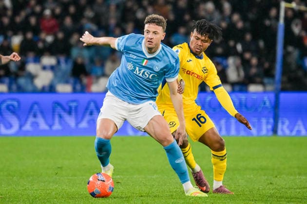 2026-01-07 SSC Napoli v Hellas Verona - Italian Serie A Enilive NAPLES, ITALY - JANUARY 7: Amir Rrahmani of SSC Napoli, Gift Orban of Hellas Verona during the Italian Serie A Enilive match between SSC Napoli and Hellas Verona at Stadio Diego Armando Maradona on January 7, 2026 in Naples, Italy. Naples Stadio Diego Armando Maradona Italy Content not available for redistribution in The Netherlands directly or indirectly through any third parties. Copyright: xCiroxSantangelox