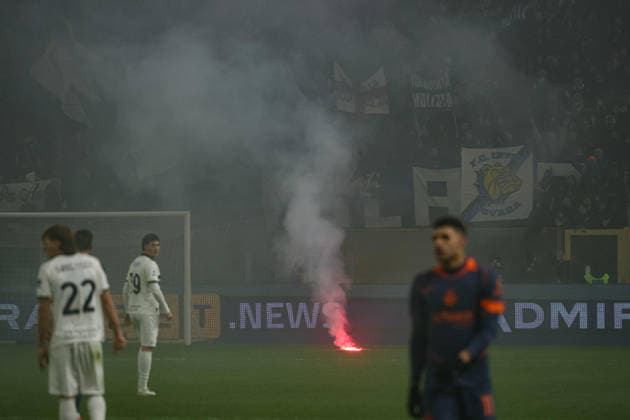 January 7, 2026, Parma: smoke bombs of Inter™s supporters during the italian soccer Serie A match between Parma Calcio 1913 vs FC Internazionale Milano on january 7, 2026 at the Stadio Ennio Tardini in Parma, Italy. ANSA Soccer: Serie A; Parma Vs Inter  - ZUMAa110 20260107_zaf_a110_073 Copyright: xLorenzoxCattanix