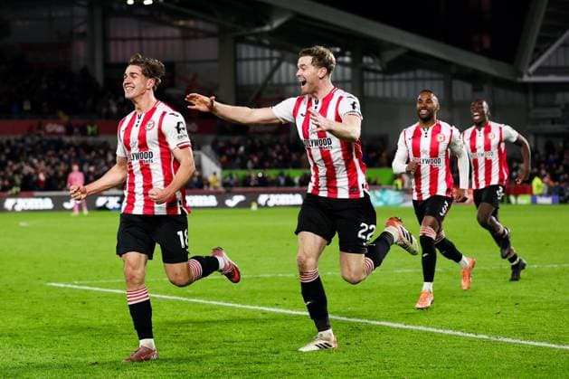 Yehor Yarmolyuk of Brentford (L) scores the third goal 3-0 & celebrates with Nathan Collins of Brentford Brentford v Sunderland, Premier League, Football, Gtech Community Stadium, London, UK - 07 Jan 2026London Gtech Community Stadium United Kingdom EDITORIAL USE ONLY No use with unauthorised audio, video, data, fixture lists, club league logos or live services. Online in-match use limited to 120 images, no video emulation. No use in betting, games or single club league player publications. Copyright: xAndrewxFosker Shutterstockx 16232846bj