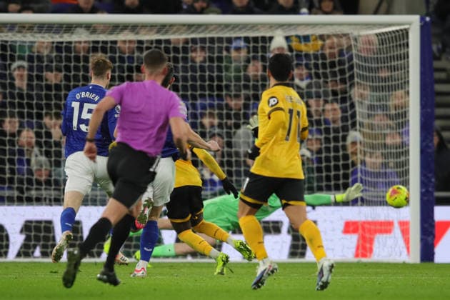 Everton v Wolverhampton Wanderers, Premier League Mateus ManÃ of Wolverhampton Wanderers scores their first goal during the Premier League match between Everton and Wolverhampton Wanderers at Hill Dickinson Stadium, Liverpool, UK on 7 January 2026. Liverpool Hill Dickinson Stadium Merseyside UK Editorial use only DataCo restrictions apply See www.football-dataco.com , Copyright: xAlunxRobertsx PSI-23540-0042