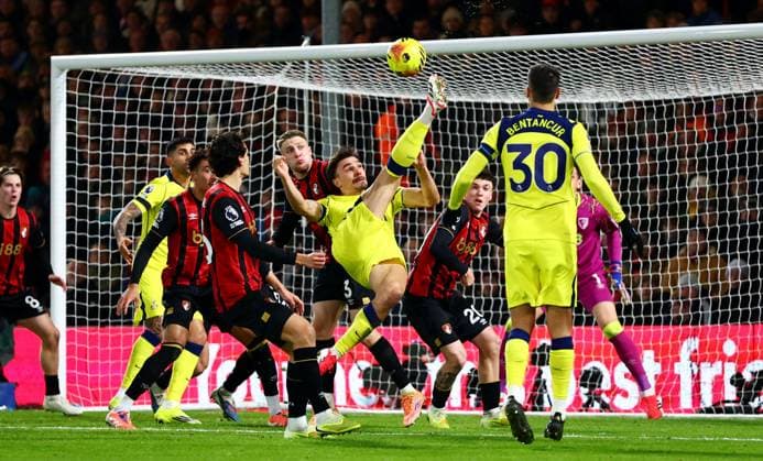 Joao Palhinha of Tottenham Hotspur scores a goal to make the score 2-2.. AFC Bournemouth v Tottenham Hotspur, Premier League, Football, Vitality Stadium, Bournemouth, UK - 07 Jan 2026Bournemouth Vitality Stadium United Kingdom EDITORIAL USE ONLY No use with unauthorised audio, video, data, fixture lists, club league logos or live services. Online in-match use limited to 120 images, no video emulation. No use in betting, games or single club league player publications. Copyright: xJamesxMarsh Shutterstockx 16232824cl