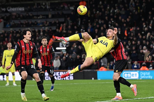 Bournemouth v Tottenham Hotspur Premier League Joao Palhinha of Tottenham Hotspur scores his side s second goal during the Premier League match at the Vitality Stadium, Bournemouth 07 01 2026 UK Newspapers OUT Copyright: xJeremyxLandeyx FIL-22755-0055