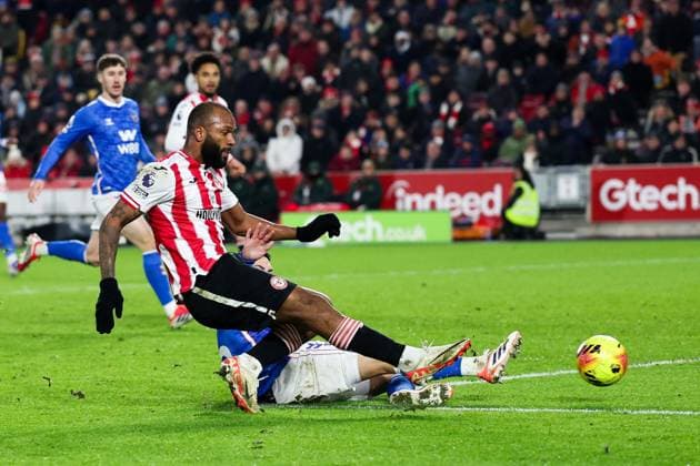 Igor Thiago of Brentford goes close to scoring his third goal with this shot Brentford v Sunderland, Premier League, Football, Gtech Community Stadium, London, UK - 07 Jan 2026London Gtech Community Stadium United Kingdom EDITORIAL USE ONLY No use with unauthorised audio, video, data, fixture lists, club league logos or live services. Online in-match use limited to 120 images, no video emulation. No use in betting, games or single club league player publications.  Copyright: xAndrewxFosker Shutterstockx 16232846bq
