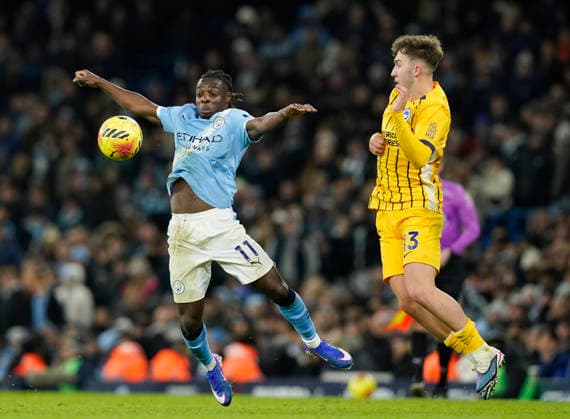 Manchester, England, 7th January 2026. Jeremy Doku of Manchester City (l) and Jack Hinshelwood of Brighton (l) during the Manchester City vs Brighton and Hove Albion Premier League match at the Etihad Stadium, Manchester. Picture credit should read: Andrew Yates Sportimage EDITORIAL USE ONLY. No use with unauthorised audio, video, data, fixture lists, club league logos or live services. Online in-match use limited to 120 images, no video emulation. No use in betting, games or single club league player publications. SPI_057_AY_Man_City_Brighton SPI-4435-0058
