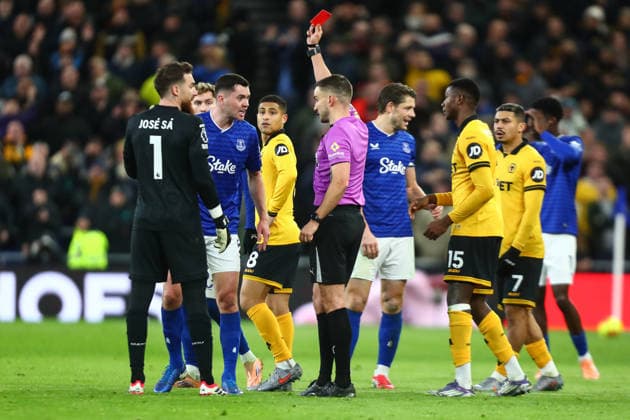 Everton v Wolverhampton Wanderers, Premier League Michael Keane of Everton is shown a red card, sent off by Referee, Tom Kirk during the Everton v Wolverhampton Wanderers Premier League match at the Hill Dickinson Stadium, Liverpool, England on 7 January 2026 Credit: Luke Williams Every Second Media Editorial use only. All images are copyright Every Second Media Limited. No images may be reproduced without prior permission. All rights reserved. Premier League and Football League images are subject to licensing agreements with Football DataCo Limited. see https: www.football-dataco.com Copyright: xIMAGO EveryxSecondxMediax ESM-1741-0032 LukexWilliamsx xEveryxSecondxMediax