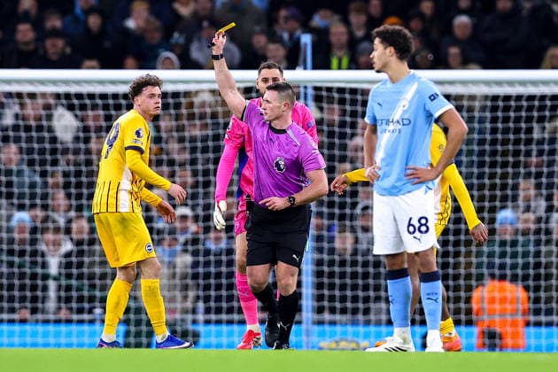 Manchester City v Brighton & Hove Albion, Premier League Maxim De Cuyper of Brighton and Hove Albion is shown the yellow card during the Manchester City v Brighton & Hove Albion Premier League match at the Etihad Stadium, Manchester, England on 7 January 2026 Credit: Ryan Crockett Every Second Media Editorial use only. All images are copyright Every Second Media Limited. No images may be reproduced without prior permission. All rights reserved. Premier League and Football League images are subject to licensing agreements with Football DataCo Limited. see https: www.football-dataco.com Copyright: xIMAGO EveryxSecondxMediax ESM-1739-0041 RyanxCrockettx xEveryxSecondxMediax