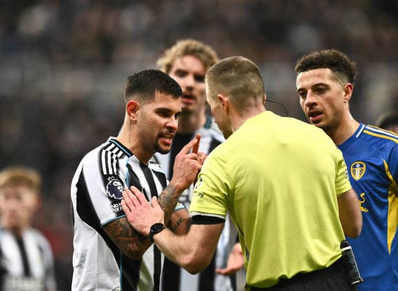 Bruno Guimaraes of Newcastle United protests to referee Michael Salisbury over his decision to award a penalty kick Copyright: xRichardxLee SportsxPressxPhotox Sportspressphoto_SPR79463