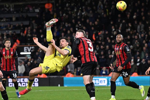 Bournemouth v Tottenham Hotspur Premier League Joao Palhinha of Tottenham Hotspur scores his side s second goal during the Premier League match at the Vitality Stadium, Bournemouth 07 01 2026 UK Newspapers OUT Copyright: xJeremyxLandeyx FIL-22755-0057
