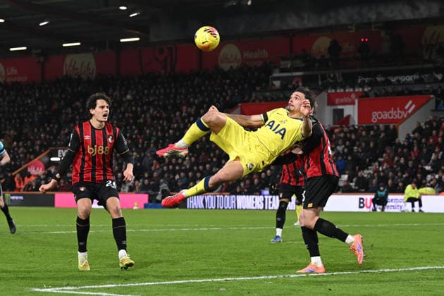 Bournemouth v Tottenham Hotspur, Premier League Goal 2-2 - Joao Palhinha (6) of Tottenham Hotspur scores the equalising goal with an overhead kick during the Premier League match between Bournemouth and Tottenham Hotspur at the Vitality Stadium, Bournemouth, UK on 7 January 2026. Bournemouth Vitality Stadium Dorset UK Editorial use only DataCo restrictions apply See www.football-dataco.com , Copyright: xGrahamxHuntx PSI-23541-0120