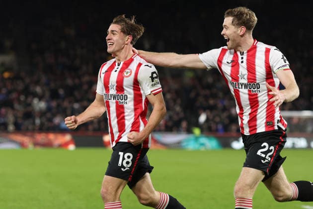 Brentford v Sunderland 07 January 2026, London - Premier League Football - Brentford v Sunderland - Yehor Yarmolyuk of Brentford celebrates after scoring the third goal for his team with captain Nathan Collins - Photo: Charlotte Wilson Offside. London UK Copyright: xCharlottexWilsonx xOffsidexOffside