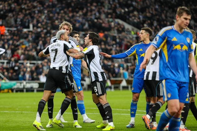 Newcastle United v Leeds United, Premier League Joelinton Of Newcastle United is enraged after being booked for a dive by Referee Michael Salisbury during the Newcastle United v Leeds United Premier League match at St. James Park, Newcastle Upon Tyne, England on 7 January 2026 Credit: Lee Keuneke Every Second Media Editorial use only. All images are copyright Every Second Media Limited. No images may be reproduced without prior permission. All rights reserved. Premier League and Football League images are subject to licensing agreements with Football DataCo Limited. see https: www.football-dataco.com Copyright: xIMAGO EveryxSecondxMediax ESM-1740-0060 LeexKeunekex xEveryxSecondxMediax