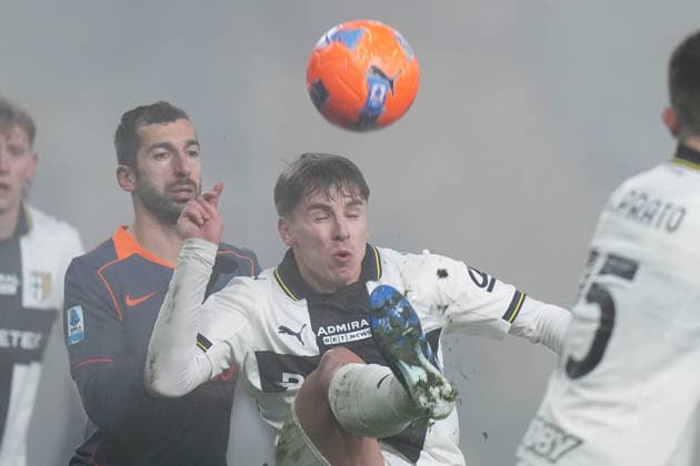 Parma™s Adrian Bernabe fights for the ball with Inter Milan s Henrikh Mkhitaryan during the Serie A soccer match between Parma and Inter at the Tardini Stadium in Parma , north Italy - Wednesday , January 07 , 2025. - Soccer .  Copyright: xSpada LaPressex