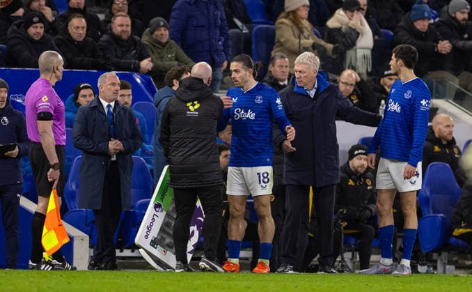 Football - FA Premier League - Everton FC v Wolverhampton Wanderers FC LIVERPOOL, ENGLAND - Wednesday, January 7, 2026: Everton s Jack Grealish walks off after being shown a second yellow card followed by a red and send off for dissent, after he sarcastically applauded the referee, during the FA Premier League match between Everton FC and Wolverhampton Wanderers FC at Bramley-Moore Dock. (Photo by David Rawcliffe Propaganda) LIVERPOOL Bramley-Moore Dock MERSEYSIDE ENGLAND  Copyright: xDavidxRawcliffex P2026-01-07-Everton_Wolves-55
