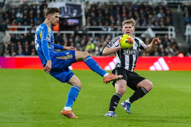 Newcastle United v Leeds United, Premier League Anton Stach Of Leeds United Under pressure from Lewis Hall Of Newcastle United during the Newcastle United v Leeds United Premier League match at St. James Park, Newcastle Upon Tyne, England on 7 January 2026 Credit: Lee Keuneke Every Second Media Editorial use only. All images are copyright Every Second Media Limited. No images may be reproduced without prior permission. All rights reserved. Premier League and Football League images are subject to licensing agreements with Football DataCo Limited. see https: www.football-dataco.com Copyright: xIMAGO EveryxSecondxMediax ESM-1740-0075 LeexKeunekex xEveryxSecondxMediax