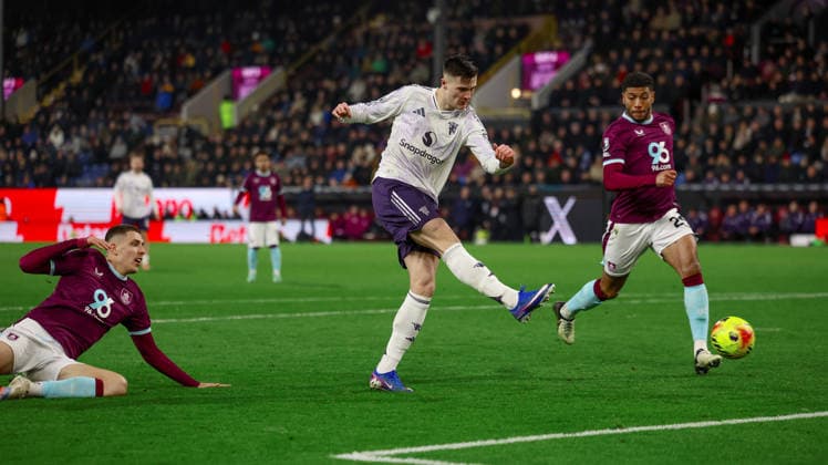 Burnley v Manchester United, ManU Premier League GOAL 1-1 Manchester United forward Benjamin Å eÅ¡ko (30) .scores a goal to make the score 1-1 during the Premier League match between Burnley and Manchester United at Turf Moor, Burnley, UK on 7 January 2026. Editorial use only DataCo restrictions apply See www.football-dataco.com , Copyright: xSimonxDaviesx PSI-23534-0078