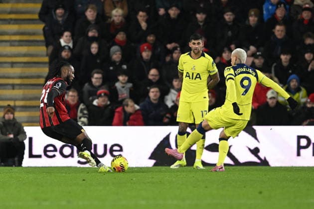 Bournemouth v Tottenham Hotspur, Premier League Goal 3-2 - Antoine Semenyo (24) of AFC Bournemouth scores the third goal during the Premier League match between Bournemouth and Tottenham Hotspur at the Vitality Stadium, Bournemouth, UK on 7 January 2026. Bournemouth Vitality Stadium Dorset UK Editorial use only DataCo restrictions apply See www.football-dataco.com , Copyright: xGrahamxHuntx PSI-23541-0126