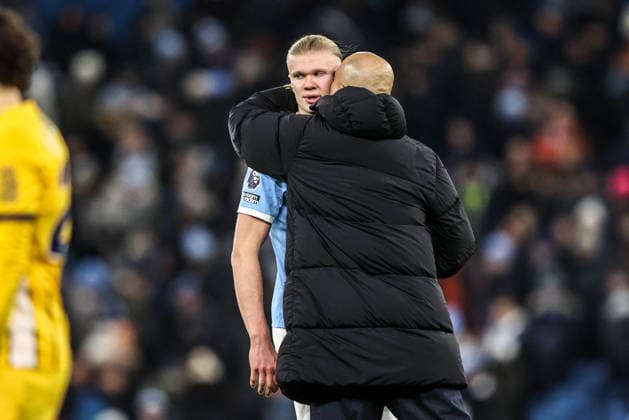 Premier League Manchester City v Brighton and Hove Albion Pep Guardiola manager of Manchester City embraces Erling Haland of Manchester City after the game during the Premier League match Manchester City vs Brighton and Hove Albion at Etihad Stadium, Manchester, United Kingdom, 7th January 2026 (Photo by Alfie Cosgrove News Images) Manchester Etihad Stadium Manchester United, ManU Kingdom Copyright: xAlfiexCosgrove NewsxImagesx