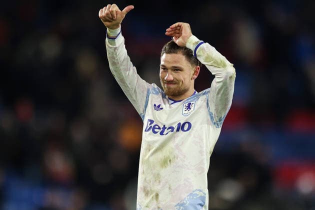 7th January 2026; Selhurst Park, Selhurst, London, England; Premier League Football, Crystal Palace versus Aston Villa; Matty Cash of Aston Villa thanking the fans after the match  HenningxvonxJagow Content restricted for UK based newspaper