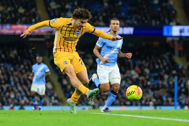 Manchester City v Brighton and Hove Albion, Premier League Ferdi Kadioglu (24) of Brighton & Hove Albion crosses the ball during the Premier League match between Manchester City and Brighton and Hove Albion at the Etihad Stadium, Manchester, UK on 7 January 2026. Manchester Etihad Stadium Manchester UK Editorial use only DataCo restrictions apply See www.football-dataco.com , Copyright: xConorxMolloyx PSI-23536-0061
