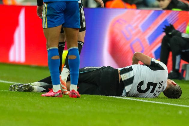 Newcastle United v Leeds United, Premier League Fabian Schär Of Newcastle United goes down injured during the Newcastle United v Leeds United Premier League match at St. James Park, Newcastle Upon Tyne, England on 7 January 2026 Credit: Lee Keuneke Every Second Media Editorial use only. All images are copyright Every Second Media Limited. No images may be reproduced without prior permission. All rights reserved. Premier League and Football League images are subject to licensing agreements with Football DataCo Limited. see https: www.football-dataco.com Copyright: xIMAGO EveryxSecondxMediax ESM-1740-0081 LeexKeunekex xEveryxSecondxMediax